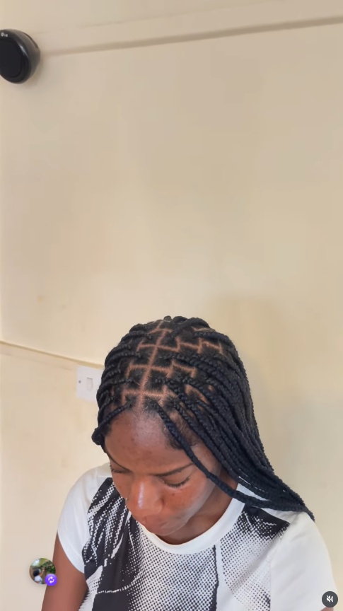 Clean parting on knotless braids